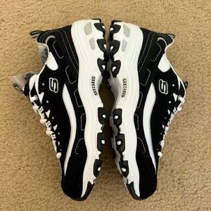Brand new Women size 6.5 Skechers D Lites shoes